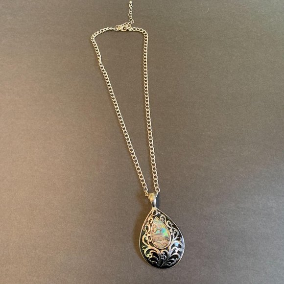 Large Tear Drop Abalone Pendant Necklace - Picture 4 of 5